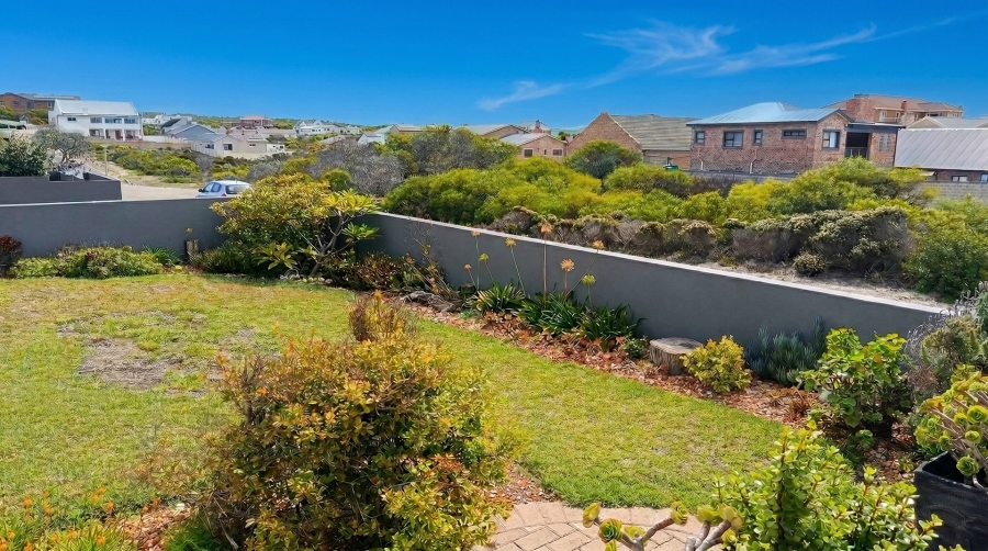To Let 4 Bedroom Property for Rent in Oceanview Heights Western Cape